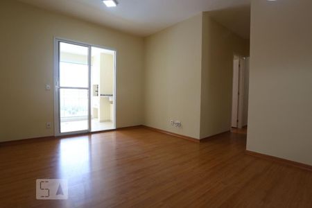 Sala de apartamento para alugar com 3 quartos, 85m² em Jardim Tupanci, Barueri
