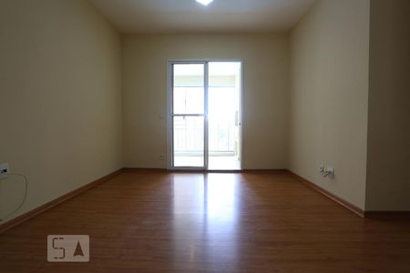 Sala de apartamento para alugar com 3 quartos, 85m² em Jardim Tupanci, Barueri
