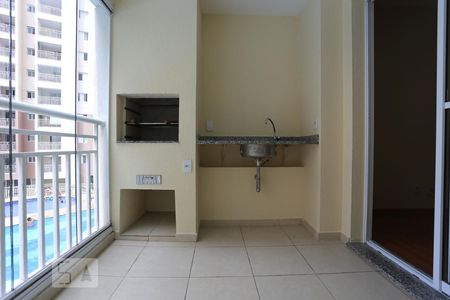 Sacada de apartamento para alugar com 3 quartos, 85m² em Jardim Tupanci, Barueri