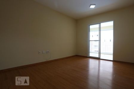 Sala de apartamento para alugar com 3 quartos, 85m² em Jardim Tupanci, Barueri