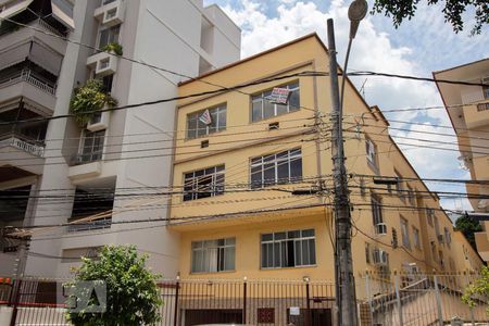 Apartamento para alugar com 75m², 2 quartos e 1 vagaFachada