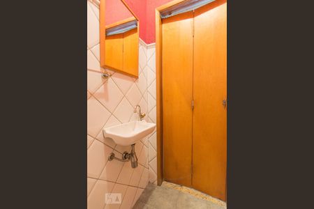 Apartamento para alugar com 100m², 3 quartos e sem vaga Apartamento para alugar com 100m², 3 quartos e sem vagaBanheiro de Serviço