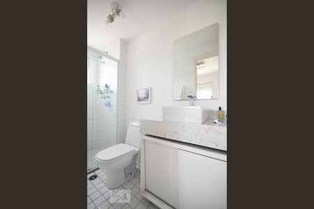 Banheiro suíte de apartamento à venda com 2 quartos, 75m² em Paraíso do Morumbi, São Paulo