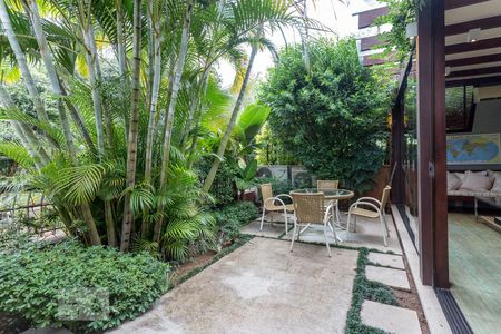 Varanda de casa de condomínio à venda com 4 quartos, 520m² em Três Figueiras, Porto Alegre