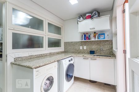 Casa de condomínio à venda com 520m², 4 quartos e 5 vagasÁrea de serviço