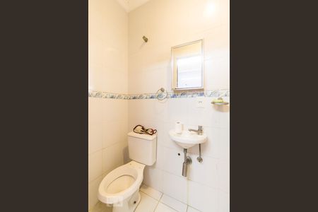 Casa para alugar com 500m², 4 quartos e 2 vagas Casa para alugar com 500m², 4 quartos e 2 vagasBanheiro de serviço