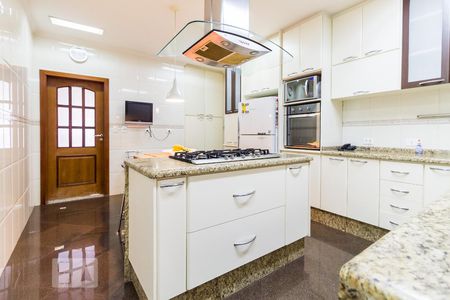 Casa para alugar com 500m², 4 quartos e 2 vagas Casa para alugar com 500m², 4 quartos e 2 vagasCozinha