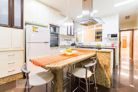 Casa para alugar com 500m², 4 quartos e 2 vagas Casa para alugar com 500m², 4 quartos e 2 vagasCozinha