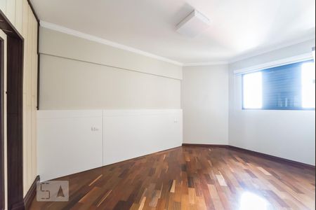 Apartamento à venda com 127m², 3 quartos e 2 vagas Apartamento à venda com 127m², 3 quartos e 2 vagasSuíte