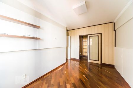 Apartamento à venda com 127m², 3 quartos e 2 vagas Apartamento à venda com 127m², 3 quartos e 2 vagasSuíte