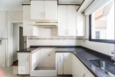 Apartamento à venda com 127m², 3 quartos e 2 vagas Apartamento à venda com 127m², 3 quartos e 2 vagasCozinha