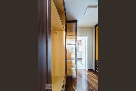 Apartamento à venda com 127m², 3 quartos e 2 vagas Apartamento à venda com 127m², 3 quartos e 2 vagasCloset da Suíte