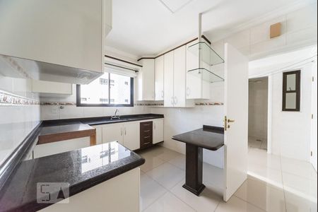 Apartamento à venda com 127m², 3 quartos e 2 vagas Apartamento à venda com 127m², 3 quartos e 2 vagasCozinha