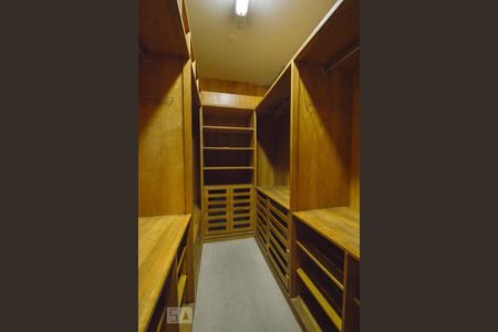 Apartamento à venda com 530m², 4 quartos e 4 vagas Apartamento à venda com 530m², 4 quartos e 4 vagasCloset Suite Master