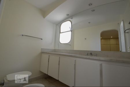 Apartamento à venda com 530m², 4 quartos e 4 vagas Apartamento à venda com 530m², 4 quartos e 4 vagasBanheiro suite