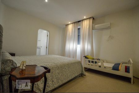 Apartamento à venda com 530m², 4 quartos e 4 vagas Apartamento à venda com 530m², 4 quartos e 4 vagasQuarto 2 Suite