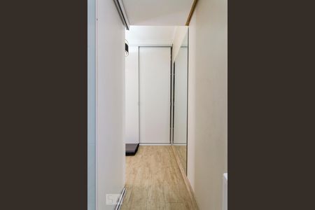 Hall do Quarto com Armários  de apartamento para alugar com 1 quarto, 45m² em Parque da Mooca, São Paulo