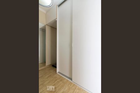 Hall do Quarto com Armários  de apartamento para alugar com 1 quarto, 45m² em Parque da Mooca, São Paulo