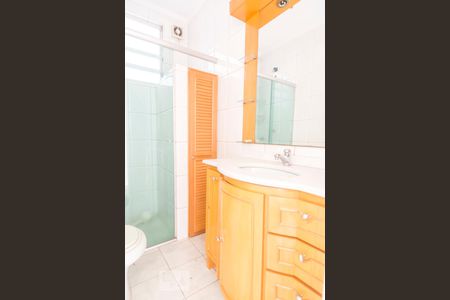 Banheiro de apartamento para alugar com 1 quarto, 47m² em Higienópolis, Porto Alegre