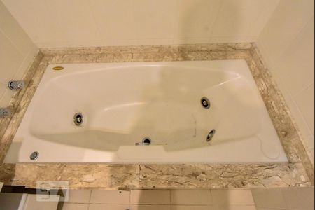 Apartamento à venda com 192m², 4 quartos e 3 vagas Apartamento à venda com 192m², 4 quartos e 3 vagasBanheiro Suíte 01