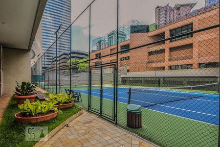 Apartamento à venda com 192m², 4 quartos e 3 vagas Apartamento à venda com 192m², 4 quartos e 3 vagasQuadras de Tênis