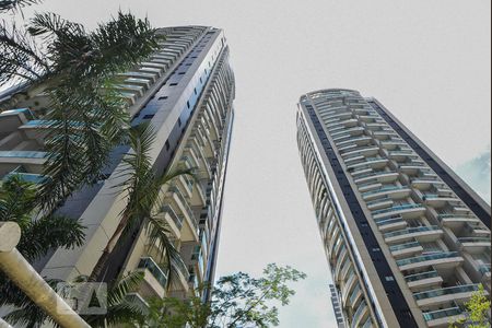 Apartamento à venda com 192m², 4 quartos e 3 vagas Apartamento à venda com 192m², 4 quartos e 3 vagasPrédios