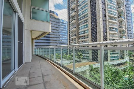 Varanda de apartamento à venda com 4 quartos, 192m² em Chácara Itaim, São Paulo