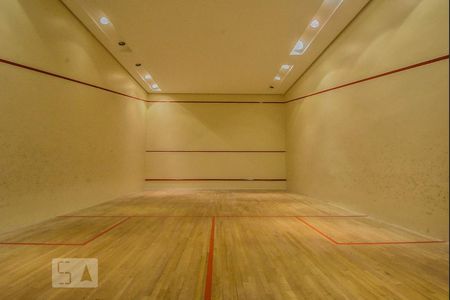 Apartamento à venda com 192m², 4 quartos e 3 vagas Apartamento à venda com 192m², 4 quartos e 3 vagasSquash