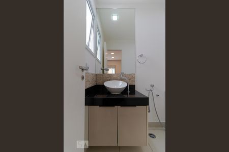 Apartamento à venda com 84m², 2 quartos e 2 vagasBanheiro da Suíte