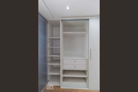 Apartamento à venda com 84m², 2 quartos e 2 vagasQuarto - Armário