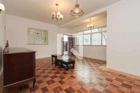 Casa à venda com 208m², 5 quartos e 4 vagasSala