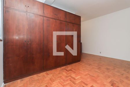 Casa à venda com 208m², 5 quartos e 4 vagasSuíte