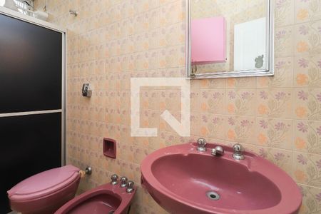 Casa à venda com 208m², 5 quartos e 4 vagasBanheiro da Suíte