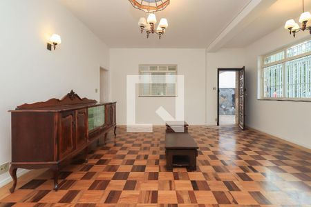 Casa à venda com 208m², 5 quartos e 4 vagasSala