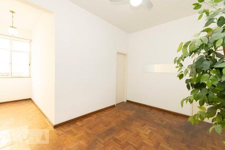 Sala de Apartamento com 2 quartos, 60m² Icaraí