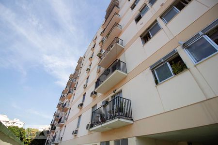 Apartamento à venda com 60m², 2 quartos e 1 vagaFachada