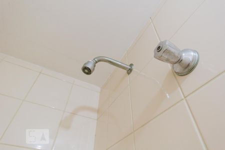 Banheiro de apartamento para alugar com 2 quartos, 53m² em Jacarepaguá, Rio de Janeiro