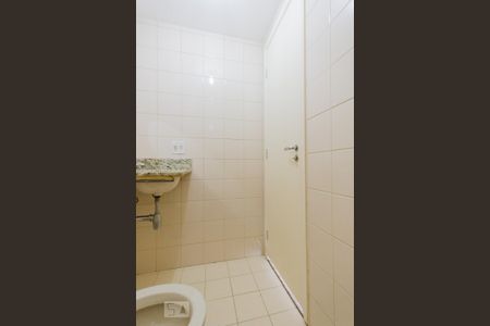 Banheiro de apartamento para alugar com 2 quartos, 53m² em Jacarepaguá, Rio de Janeiro