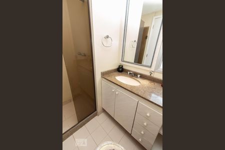 Banheiro suíte de apartamento para alugar com 3 quartos, 80m² em Méier, Rio de Janeiro