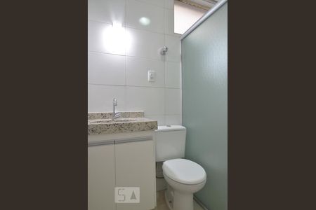 Banheiro social de apartamento para alugar com 2 quartos, 70m² em Jardim América, Belo Horizonte