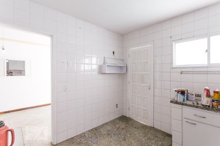 Casa de condomínio para alugar com 240m², 4 quartos e 1 vagaCozinha