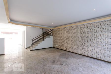 Sala de casa de condomínio para alugar com 4 quartos, 240m² em Recreio dos Bandeirantes, Rio de Janeiro