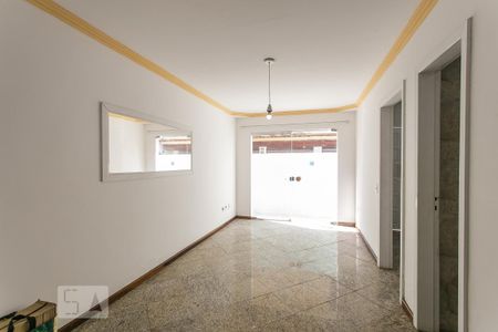 Sala de casa de condomínio para alugar com 4 quartos, 240m² em Recreio dos Bandeirantes, Rio de Janeiro