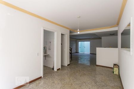 Sala de casa de condomínio para alugar com 4 quartos, 240m² em Recreio dos Bandeirantes, Rio de Janeiro