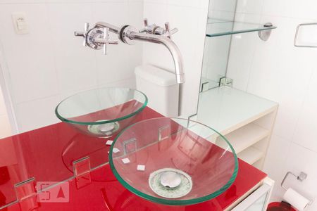 Apartamento à venda com 70m², 2 quartos e 1 vaga Apartamento à venda com 70m², 2 quartos e 1 vagaBanheiro suite