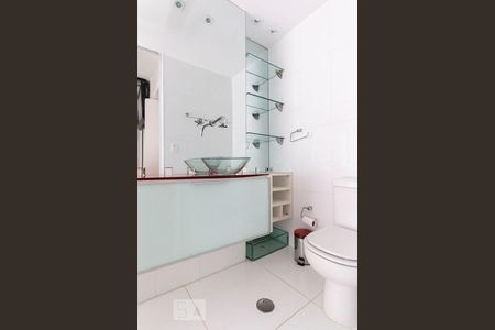 Apartamento à venda com 70m², 2 quartos e 1 vaga Apartamento à venda com 70m², 2 quartos e 1 vagaBanheiro suite