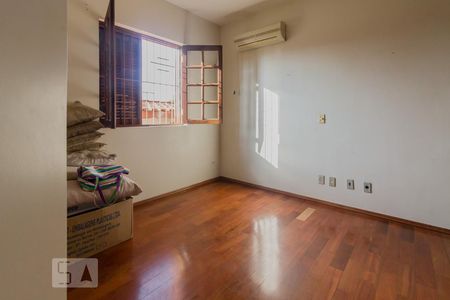 Casa à venda com 180m², 3 quartos e 4 vagasQuarto 03 com Suite