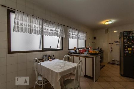 Apartamento à venda com 177m², 3 quartos e 3 vagas Apartamento à venda com 177m², 3 quartos e 3 vagascozinha