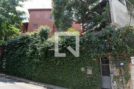 Casa à venda com 300m², 5 quartos e 2 vagasFachada