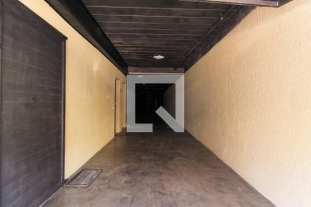 Garagem de casa à venda com 3 quartos, 450m² em Vila Libanesa, São Paulo